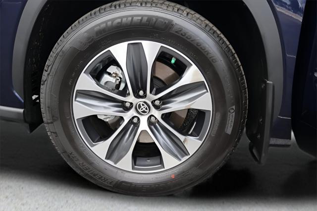 used 2025 Toyota Highlander car, priced at $46,771
