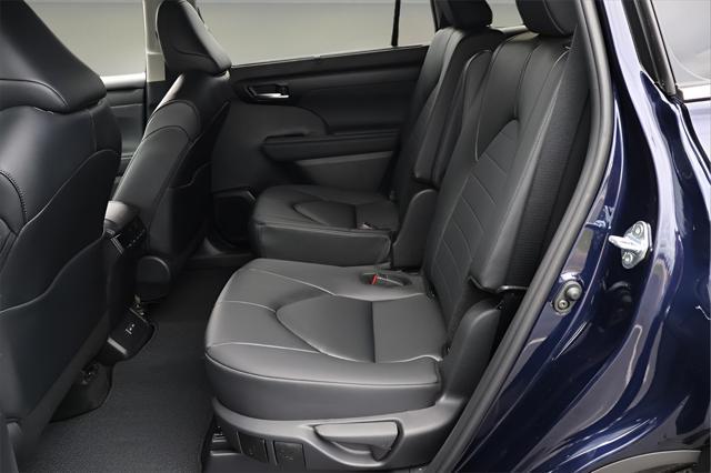 used 2025 Toyota Highlander car, priced at $46,771