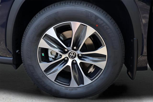 new 2025 Toyota Highlander car, priced at $45,772