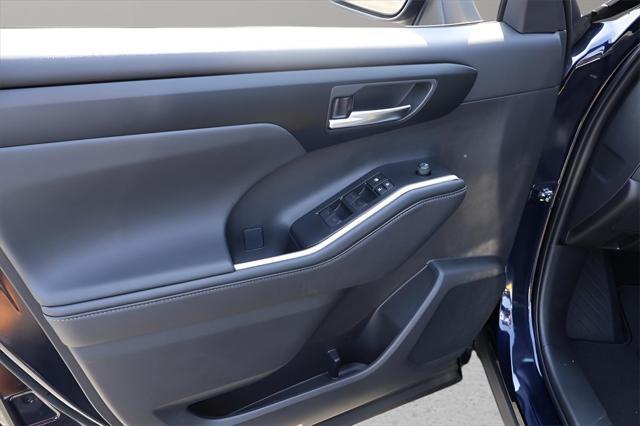 new 2025 Toyota Highlander car, priced at $45,772