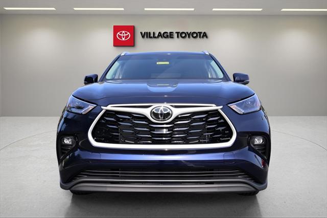 new 2025 Toyota Highlander car, priced at $45,772