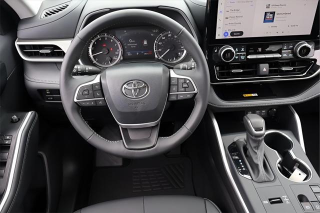 used 2025 Toyota Highlander car, priced at $46,771