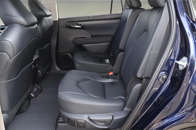 new 2025 Toyota Highlander car, priced at $45,772