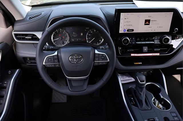 new 2025 Toyota Highlander car, priced at $45,772