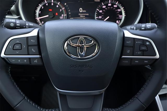 new 2025 Toyota Highlander car, priced at $45,772