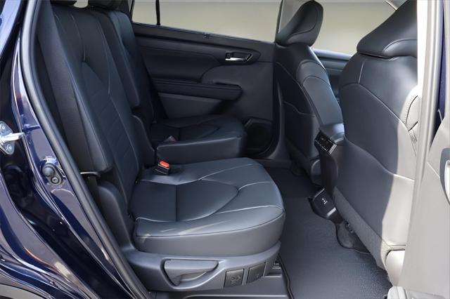 new 2025 Toyota Highlander car, priced at $45,772