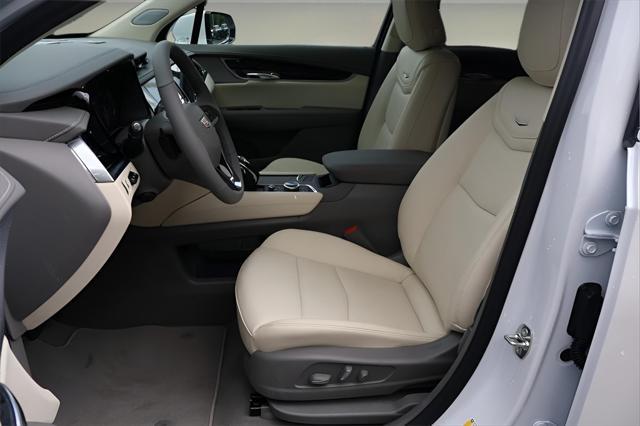 new 2025 Cadillac XT6 car, priced at $60,064
