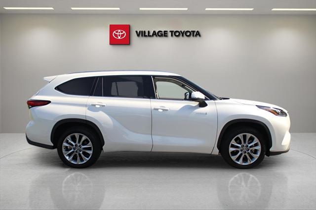 used 2020 Toyota Highlander Hybrid car, priced at $28,883