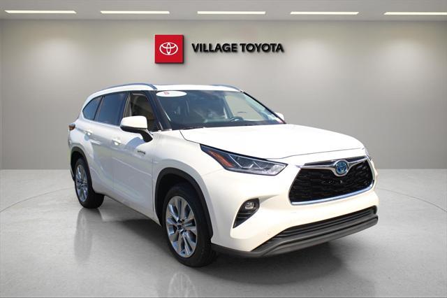 used 2020 Toyota Highlander Hybrid car, priced at $28,883