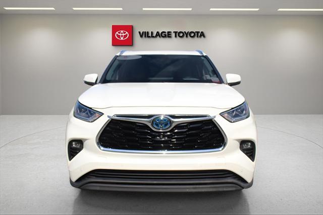 used 2020 Toyota Highlander Hybrid car, priced at $28,883