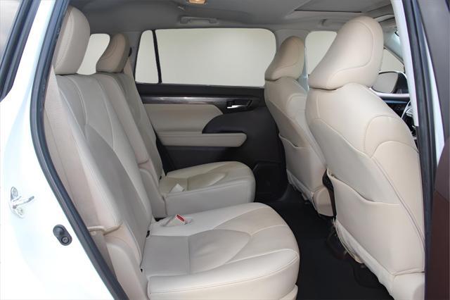 used 2020 Toyota Highlander Hybrid car, priced at $28,883