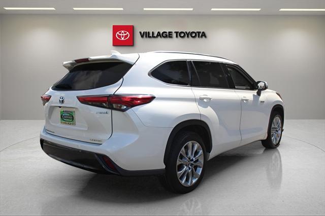 used 2020 Toyota Highlander Hybrid car, priced at $28,883
