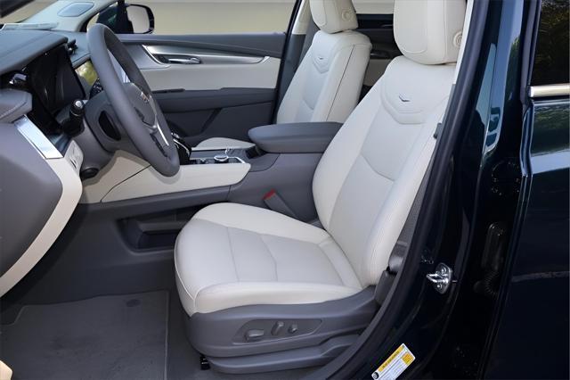 new 2025 Cadillac XT5 car, priced at $51,215