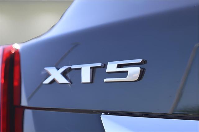 new 2025 Cadillac XT5 car, priced at $51,215