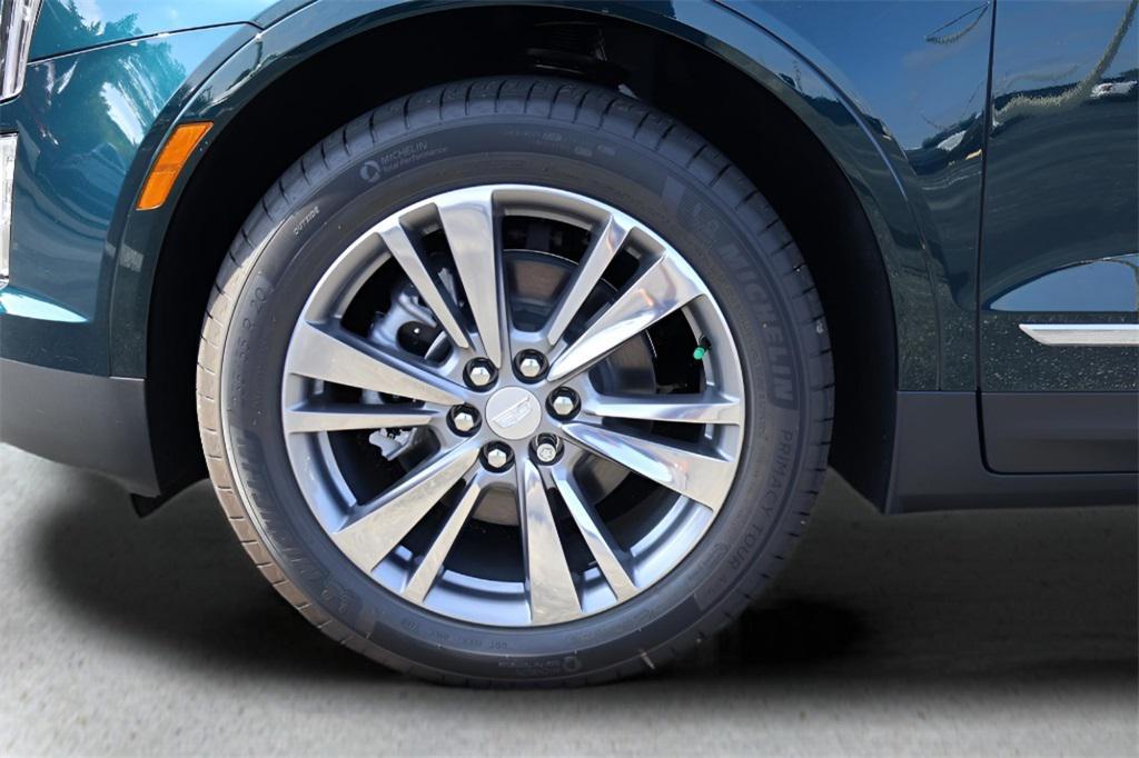 new 2025 Cadillac XT5 car, priced at $53,415
