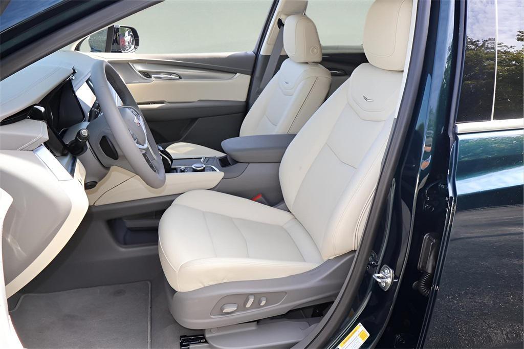 new 2025 Cadillac XT5 car, priced at $53,415