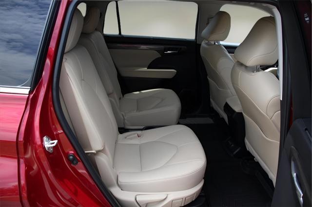 used 2023 Toyota Highlander Hybrid car, priced at $45,891