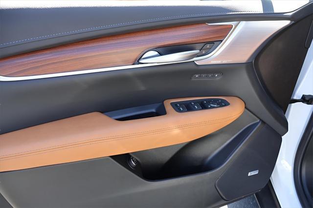 new 2025 Cadillac XT5 car, priced at $57,490
