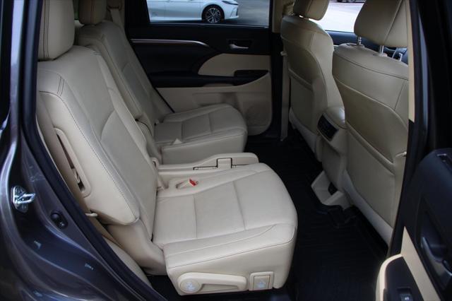 used 2017 Toyota Highlander Hybrid car, priced at $27,522