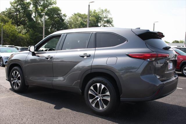 used 2022 Toyota Highlander car, priced at $34,882