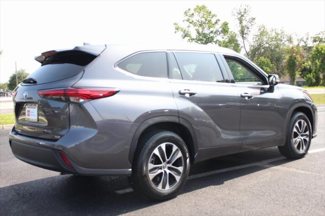 used 2022 Toyota Highlander car, priced at $34,882