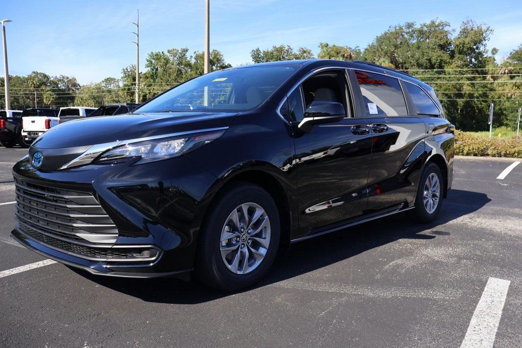 new 2025 Toyota Sienna car, priced at $41,453