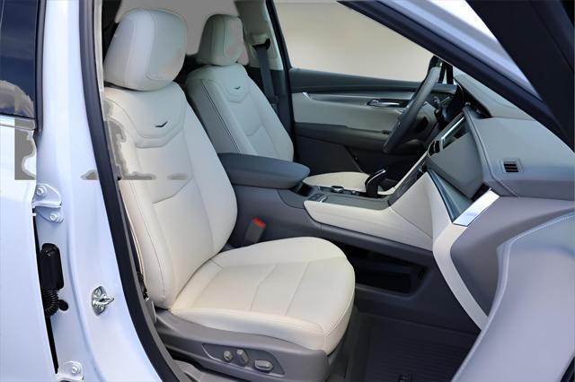 new 2025 Cadillac XT5 car, priced at $57,180