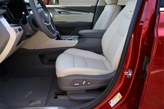 new 2025 Cadillac XT5 car, priced at $56,290