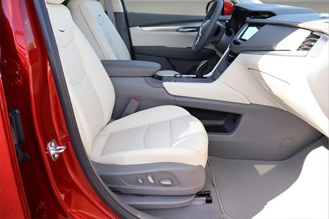 new 2025 Cadillac XT5 car, priced at $56,290