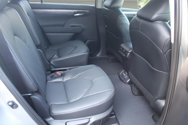 new 2025 Toyota Highlander car, priced at $53,804