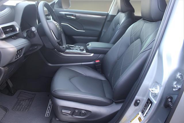 new 2025 Toyota Highlander car, priced at $53,804
