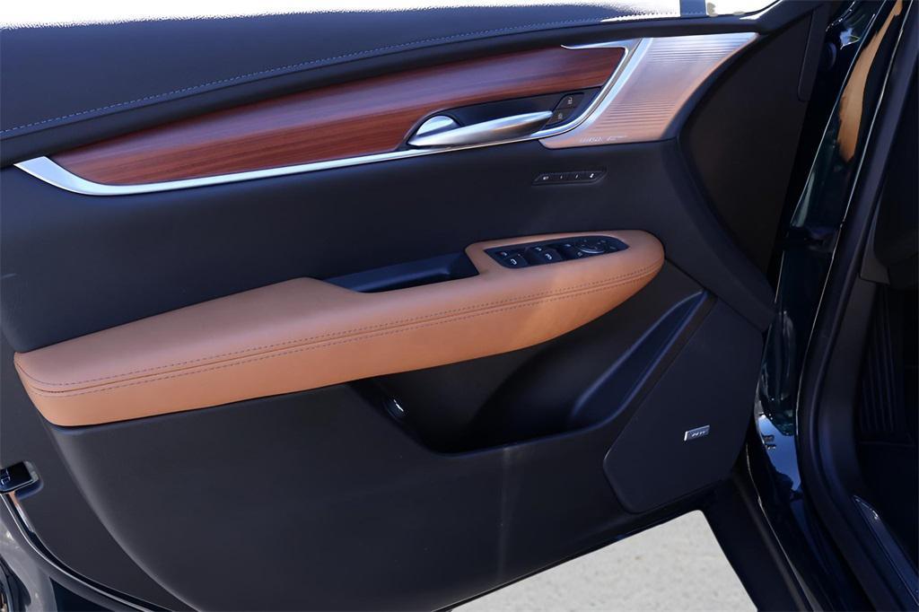 new 2026 Cadillac XT5 car, priced at $59,520