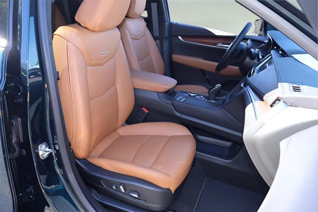 new 2026 Cadillac XT5 car, priced at $59,520