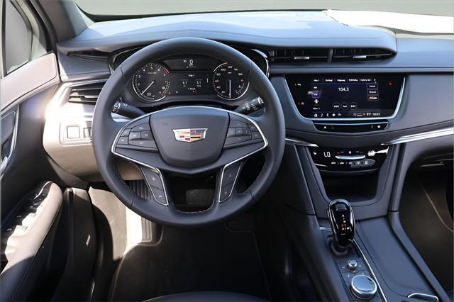 new 2025 Cadillac XT5 car, priced at $45,515