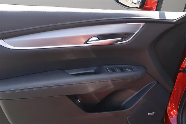 new 2025 Cadillac XT5 car, priced at $45,515