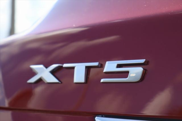 new 2025 Cadillac XT5 car, priced at $45,515