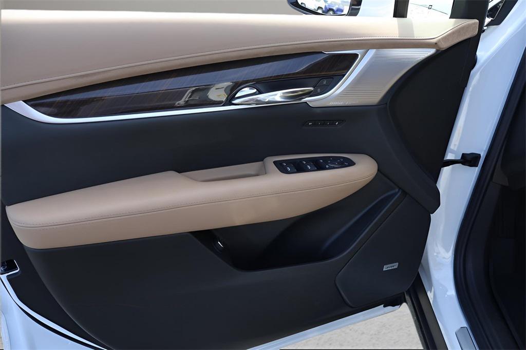 new 2025 Cadillac XT6 car, priced at $70,084