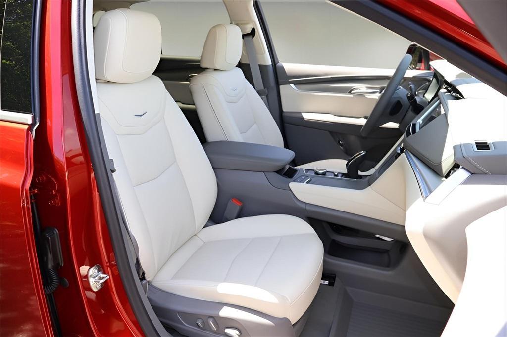 new 2025 Cadillac XT5 car, priced at $57,885