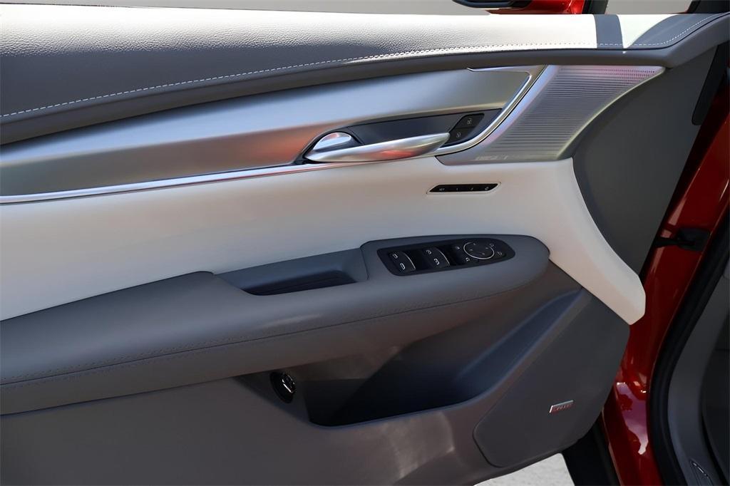 new 2025 Cadillac XT5 car, priced at $57,885