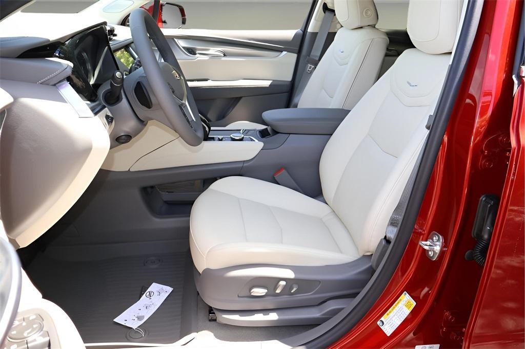 new 2025 Cadillac XT5 car, priced at $57,885