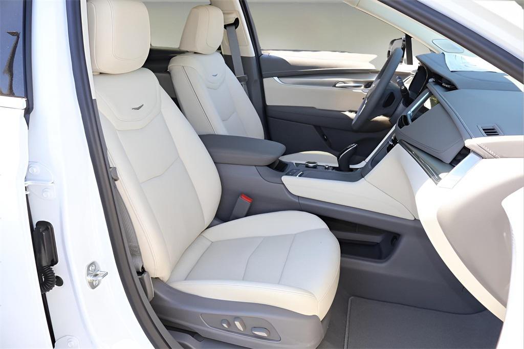new 2025 Cadillac XT5 car, priced at $53,915