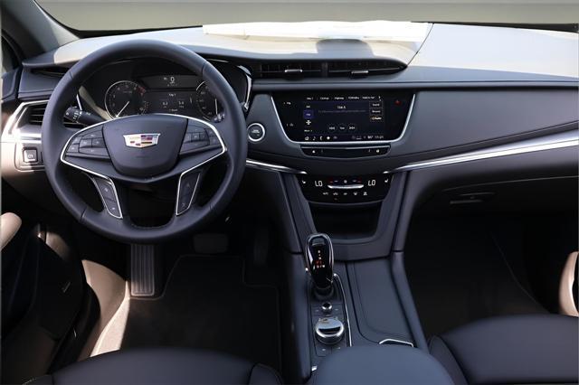 new 2025 Cadillac XT5 car, priced at $44,290