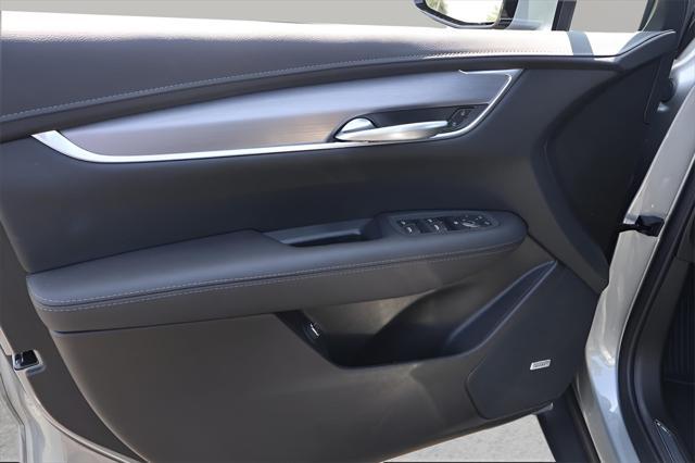 new 2025 Cadillac XT5 car, priced at $44,290