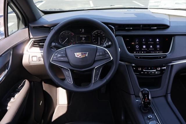 new 2025 Cadillac XT5 car, priced at $44,290