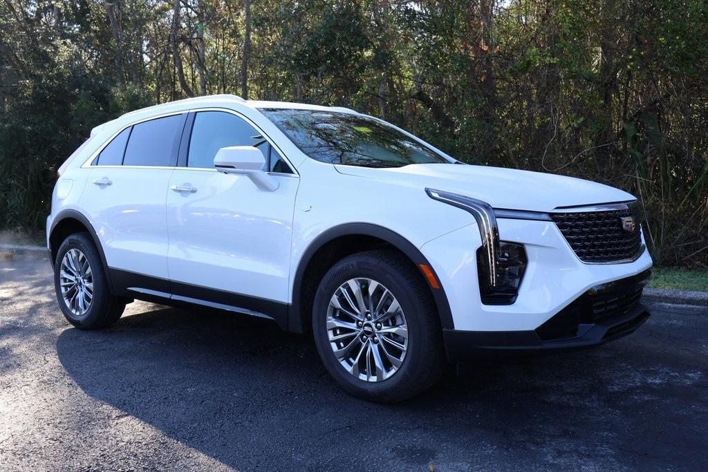 new 2025 Cadillac XT4 car, priced at $43,215