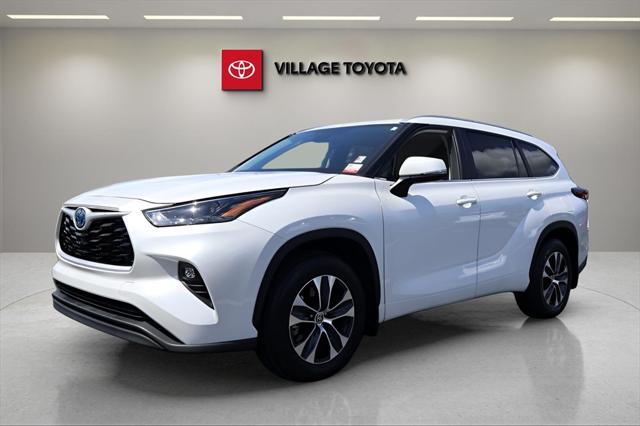 used 2024 Toyota Highlander Hybrid car, priced at $45,551