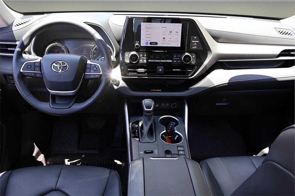 used 2023 Toyota Highlander Hybrid car, priced at $40,151