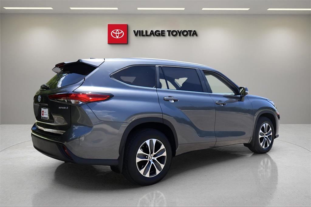used 2023 Toyota Highlander Hybrid car, priced at $40,151