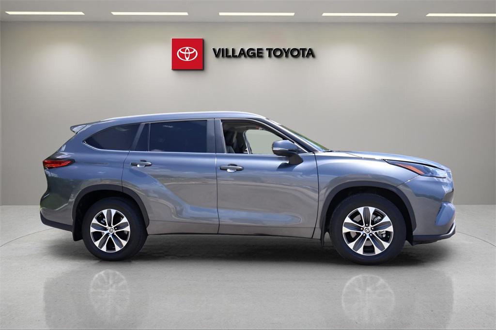 used 2023 Toyota Highlander Hybrid car, priced at $40,151