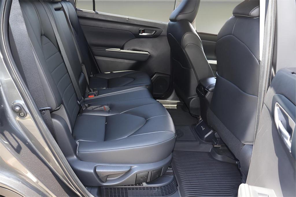 used 2023 Toyota Highlander Hybrid car, priced at $40,151